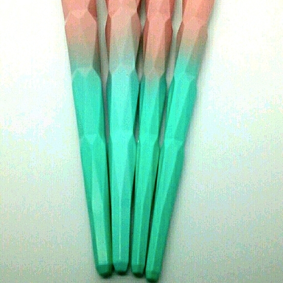 New 4 PC. Set Unicorn Full Size Make-up Brushes - Picture 5 of 6